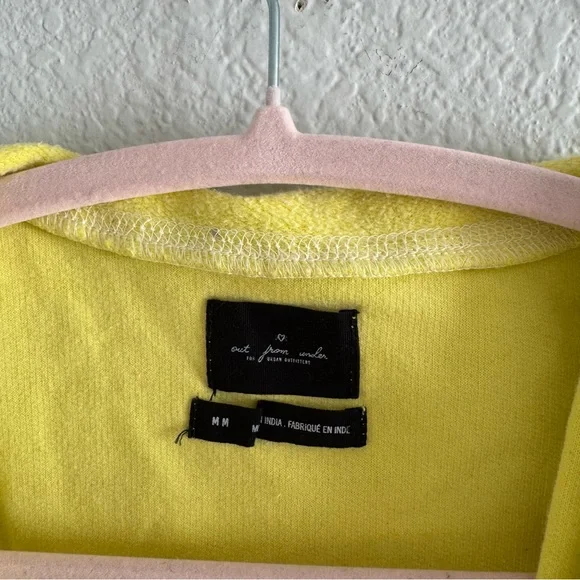 NWOT UO Vintage Look Collared Henley Sweatshirt – Bright Yellow - Picture 3 of 4